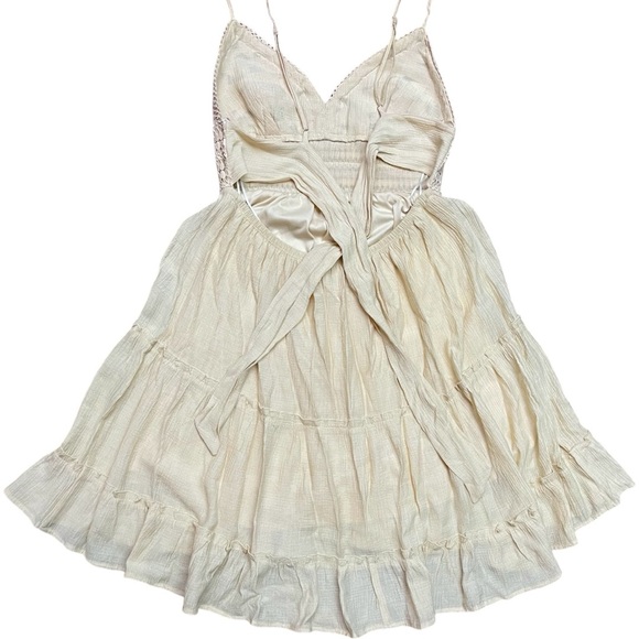 Love Tree Crochet Sleeveless Lace Dress - Picture 11 of 13